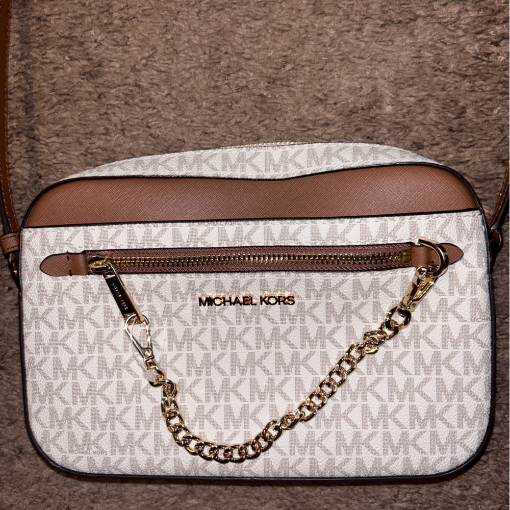Jet Set Large Logo Crossbody Bag